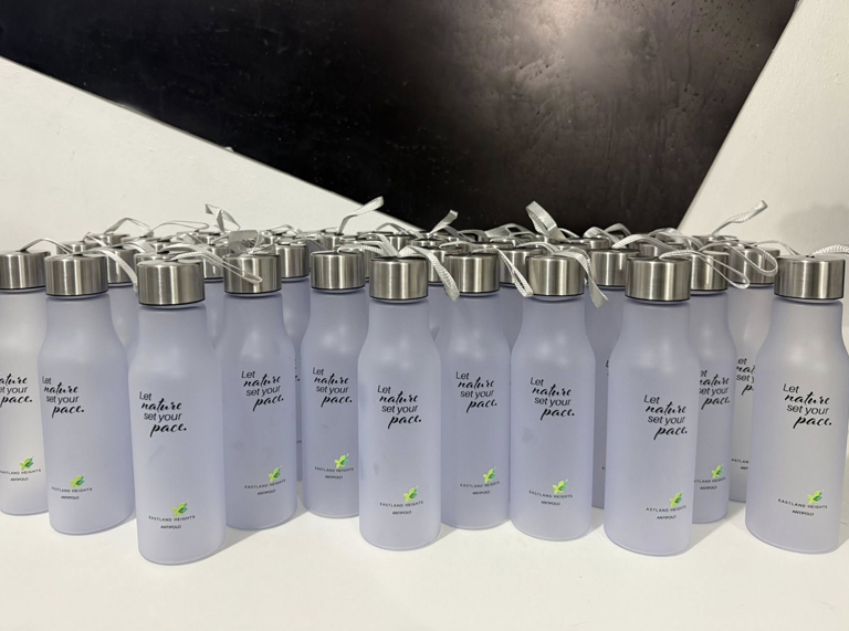 tumbler and mug corporate giveaways 18